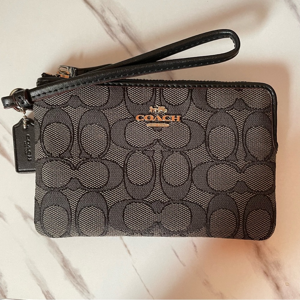 SOLD - COACH SIGNATURE ZIPPER WRISTLET BLACK WITH SILVER HARDWARE - NWT